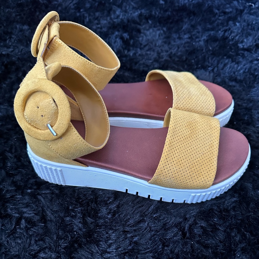 MIA Sandals